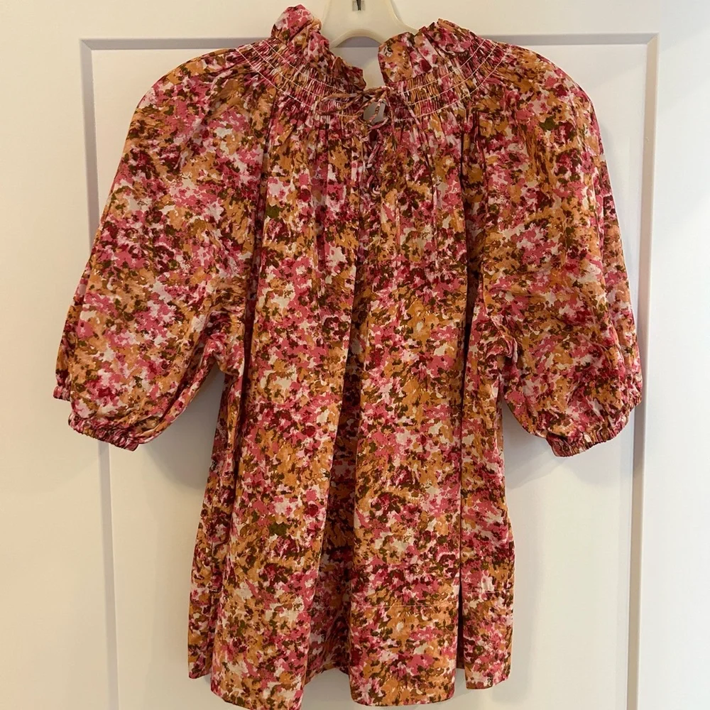 J Crew smocked puff sleeve blouse. Never worn. Excellent condition. Size M - Picture 3 of 4